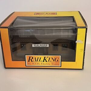 MTH RailKing O Gauge 30-90037 Elk River Logging Co. Logging Camp Bunk House